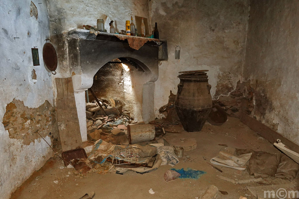 Crete Lassiti, Mesa Exo Mouliana